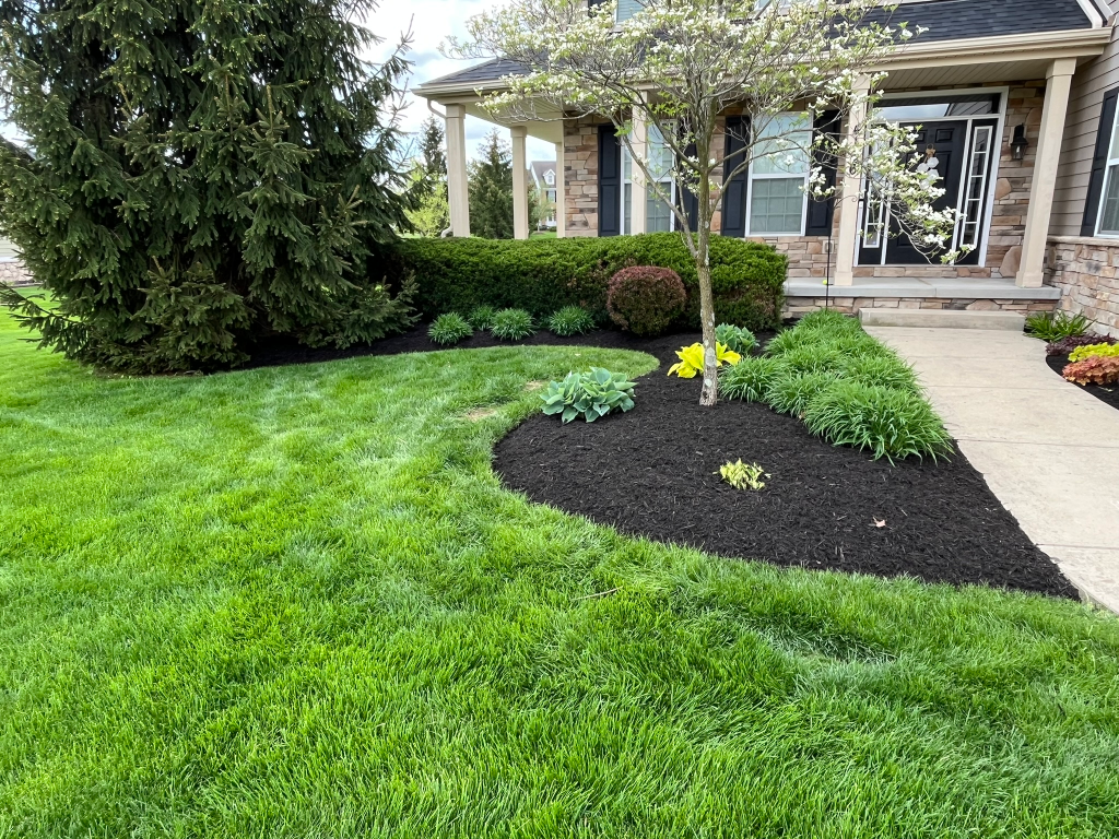 mulch installation in medina ohio by ezgreen lawn care
