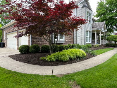 mulch installation in medina ohio by ezgreen lawn care