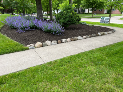 mulch installation in medina ohio by ezgreen lawn care