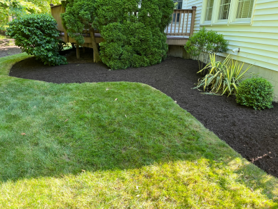 mulch installation in medina ohio by ezgreen lawn care