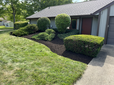 mulch installation in medina ohio by ezgreen lawn care